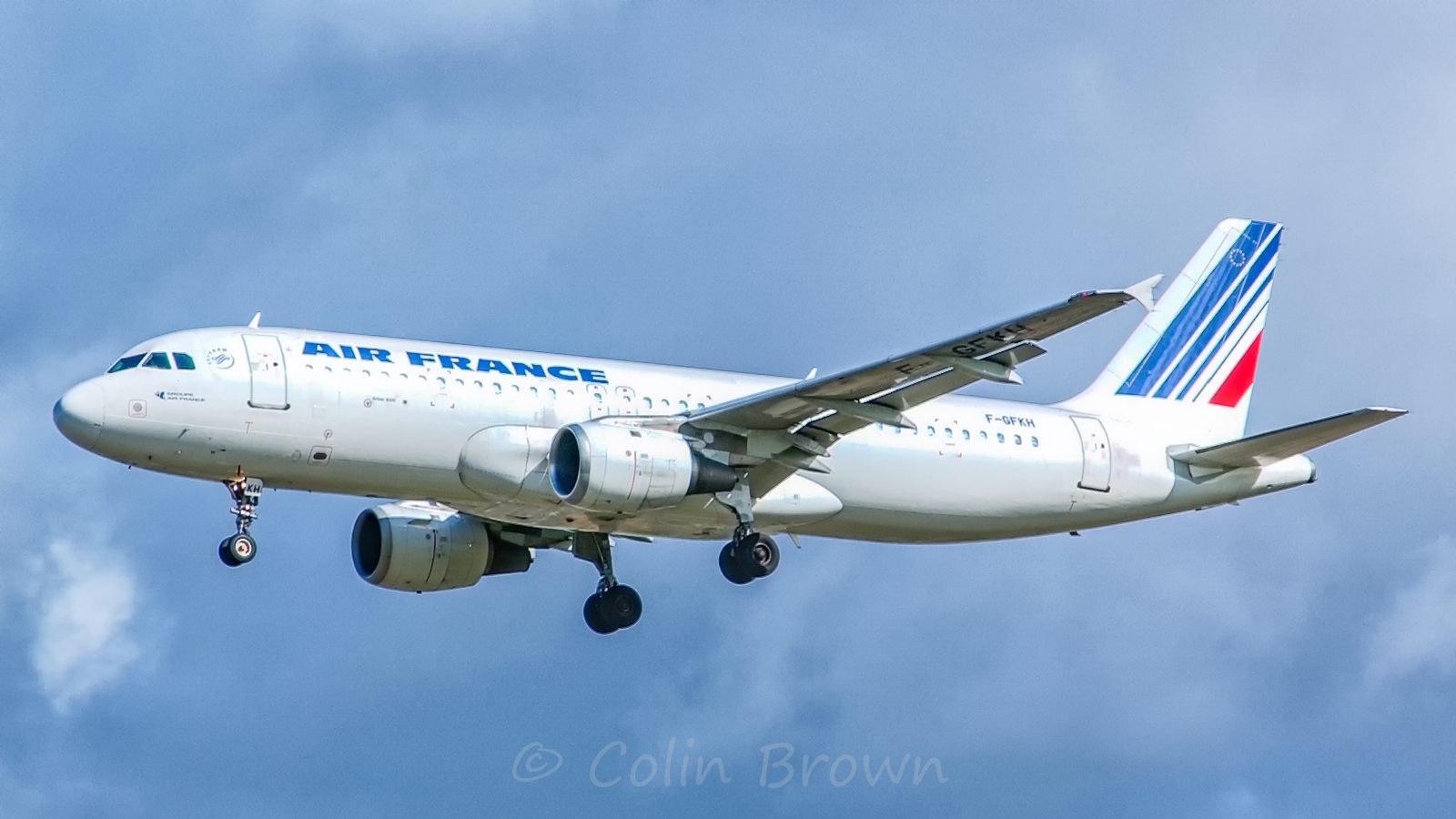 An Air France Airbus A320-211 (registration F-GFKH) in the airline's later livery, the same aircraft model — though not the same individual airframe or 1994 livery — flown as Flight AF 3532