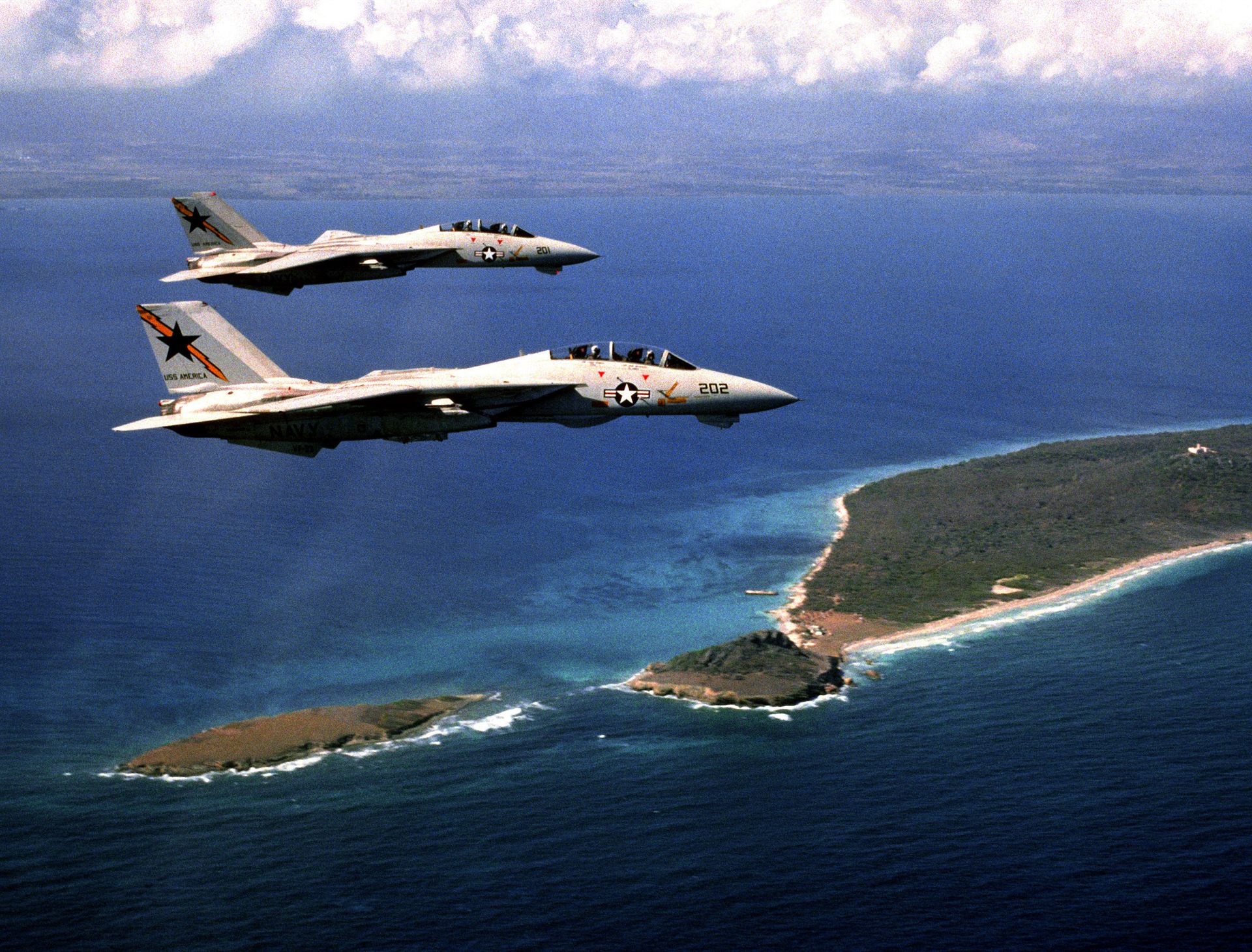 U.S. Navy F-14A Tomcats of VF-33 in flight over the coast of Puerto Rico, 1990 — the same aircraft type Amaury Rivera reported shadowing the object in his 1988 photographs