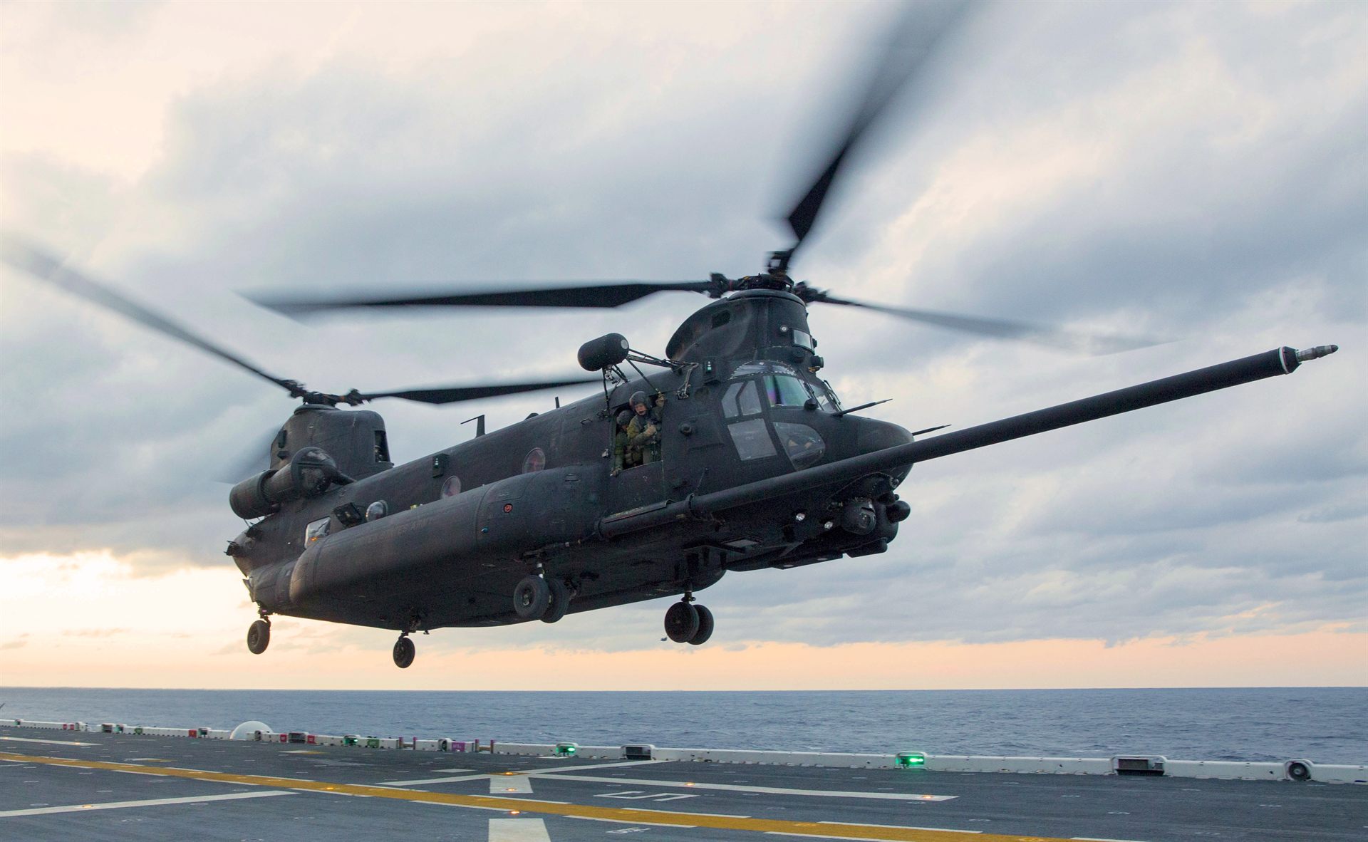 A U.S. military CH-47 Chinook helicopter, the same type reported by witnesses escorting the diamond-shaped craft during the December 1980 Cash-Landrum encounter