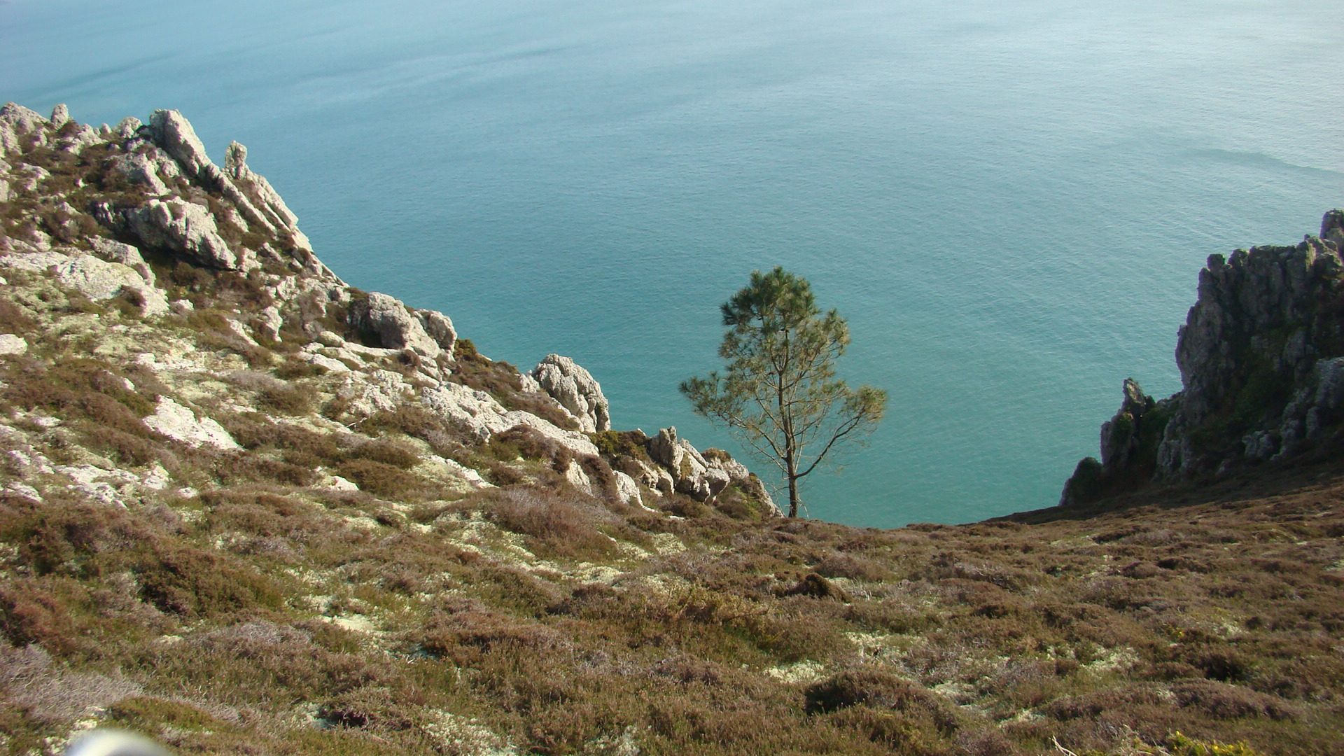 The dramatic sea cliffs (falaises) of the Crozon peninsula, Finistère, France