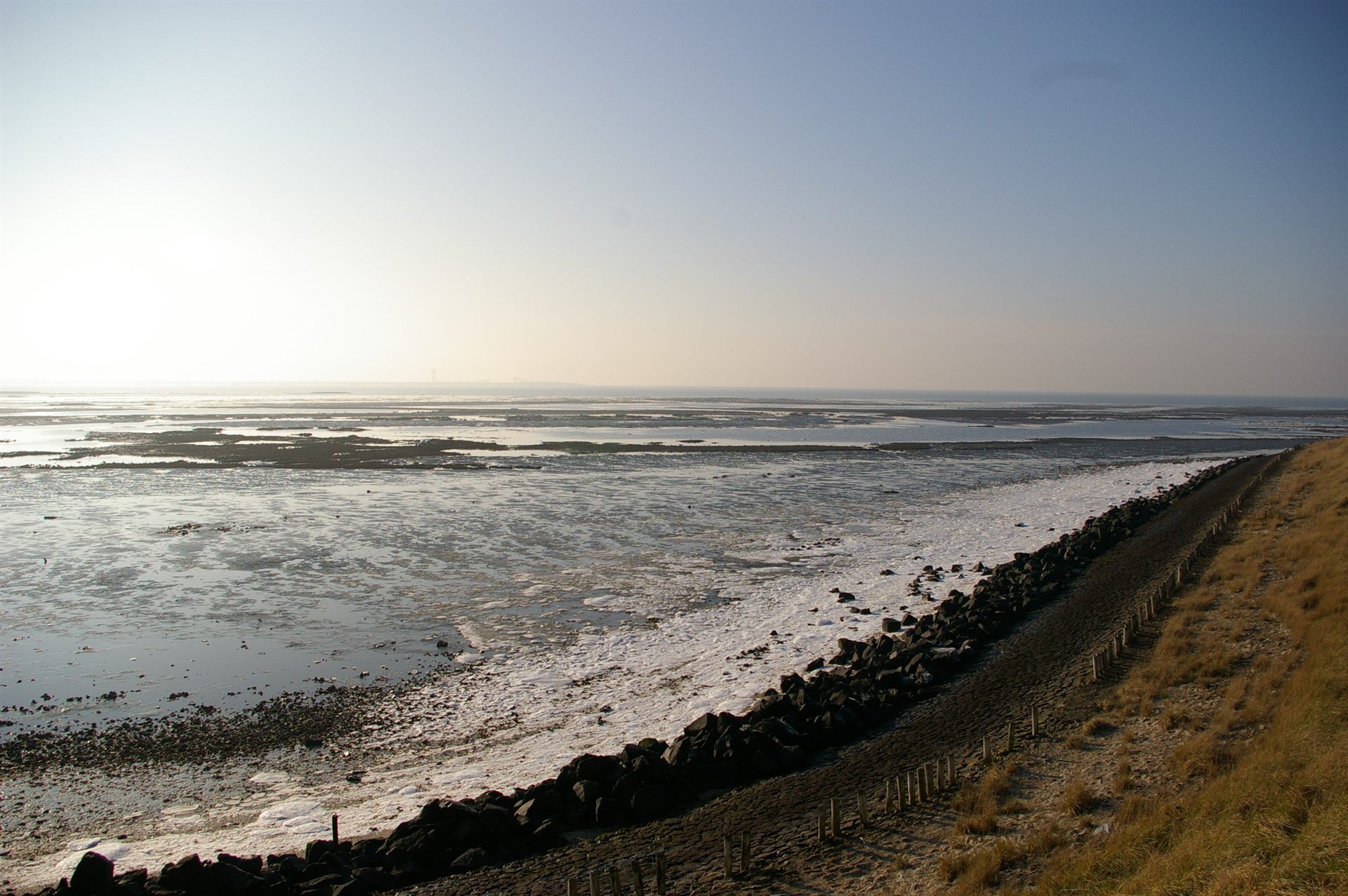 The Oosterschelde estuary near Viane, Zierikzee, in Zeeland, Netherlands — the waterway where Adriaan Beers (writing as Stefan Denaerde) claimed his 1967 collision with a submerged craft occurred